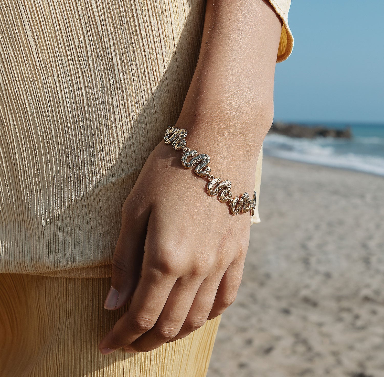 Dita Bracelet | Mother of Pearl | 14K Gold Plated Brass