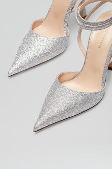 Feminine pumps in tinsel.