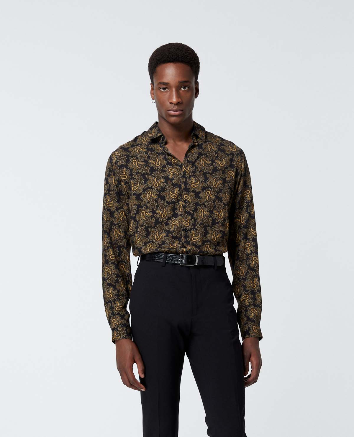 Printed Shirt With Paisley Motif | Men | Black x Gold