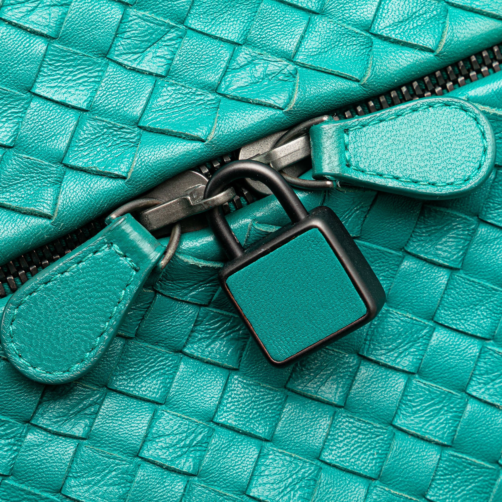 Bottega Veneta | Pre-Owned Nappa Intrecciato Cube Shoulder Bag | Blue/Turquoise