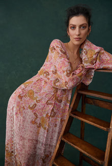 Hemant & Nandita | Vera Kaftan | Off-White