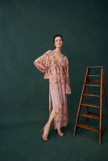 Hemant & Nandita | Vera Kaftan | Off-White