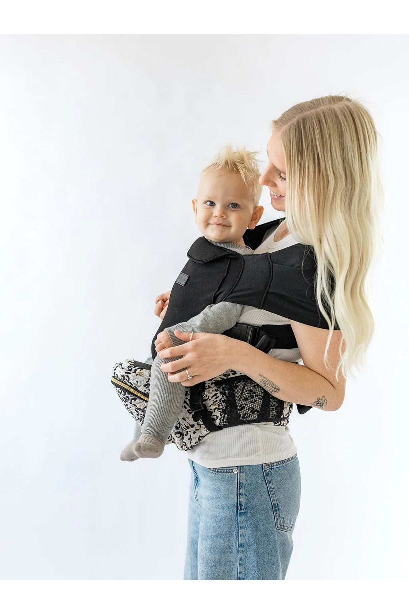 Hands-Free Carrier Set | Snow Leopard Carrier + Black Snug