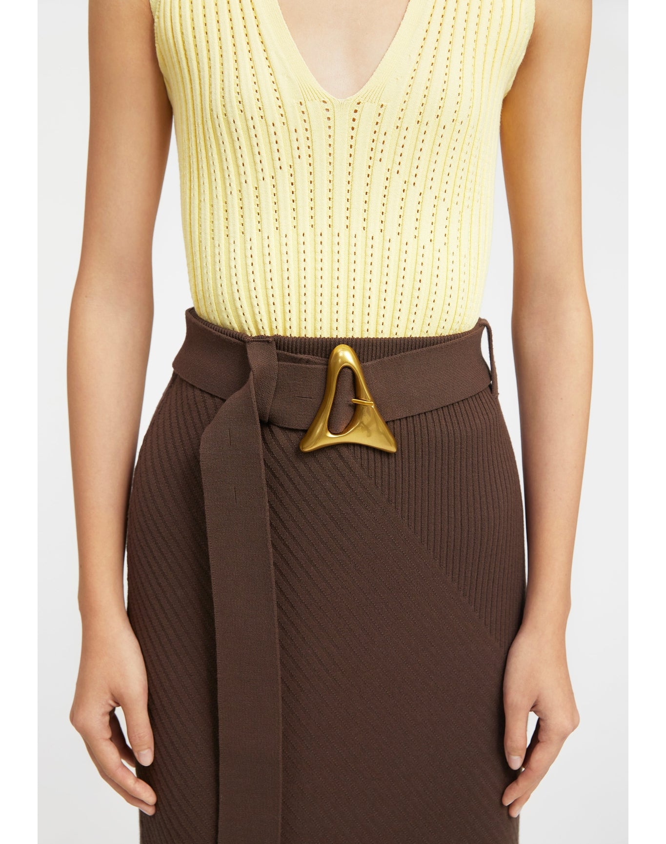 Holner | Sleeveless V-Neck | Yellow