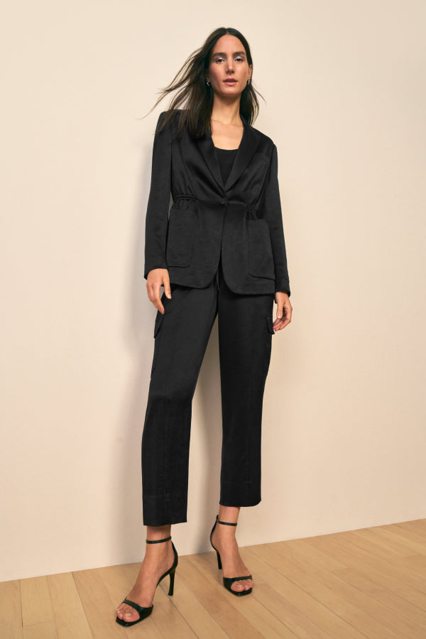 mood image of a woman wearing the hyo jacket in black | Exclude | ALT GRID