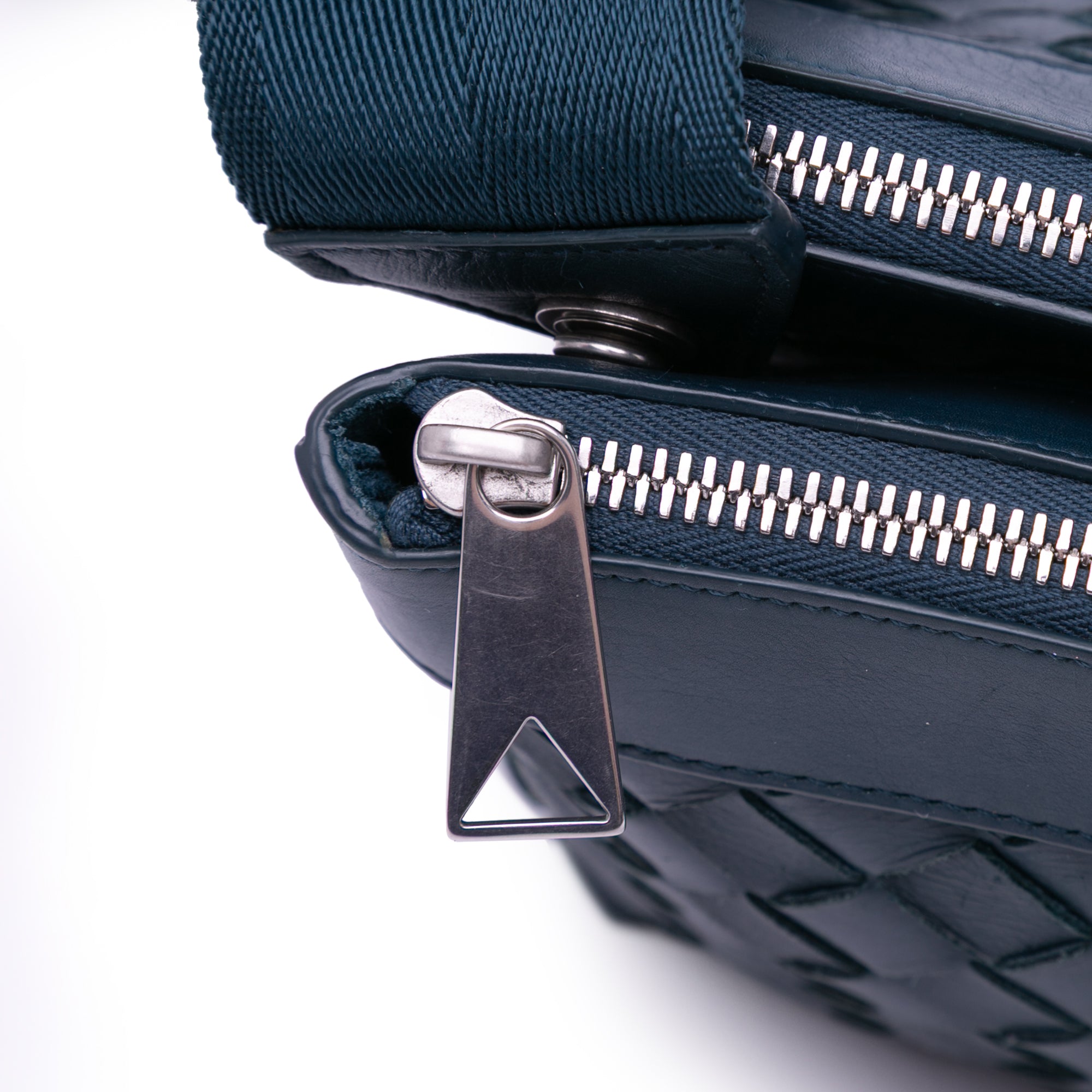 Bottega Veneta | Pre-Owned Leather Intrecciato Duo Crossbody | Blue