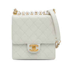 Chanel | Pre-Owned Small Chic Pearls Flap | White
