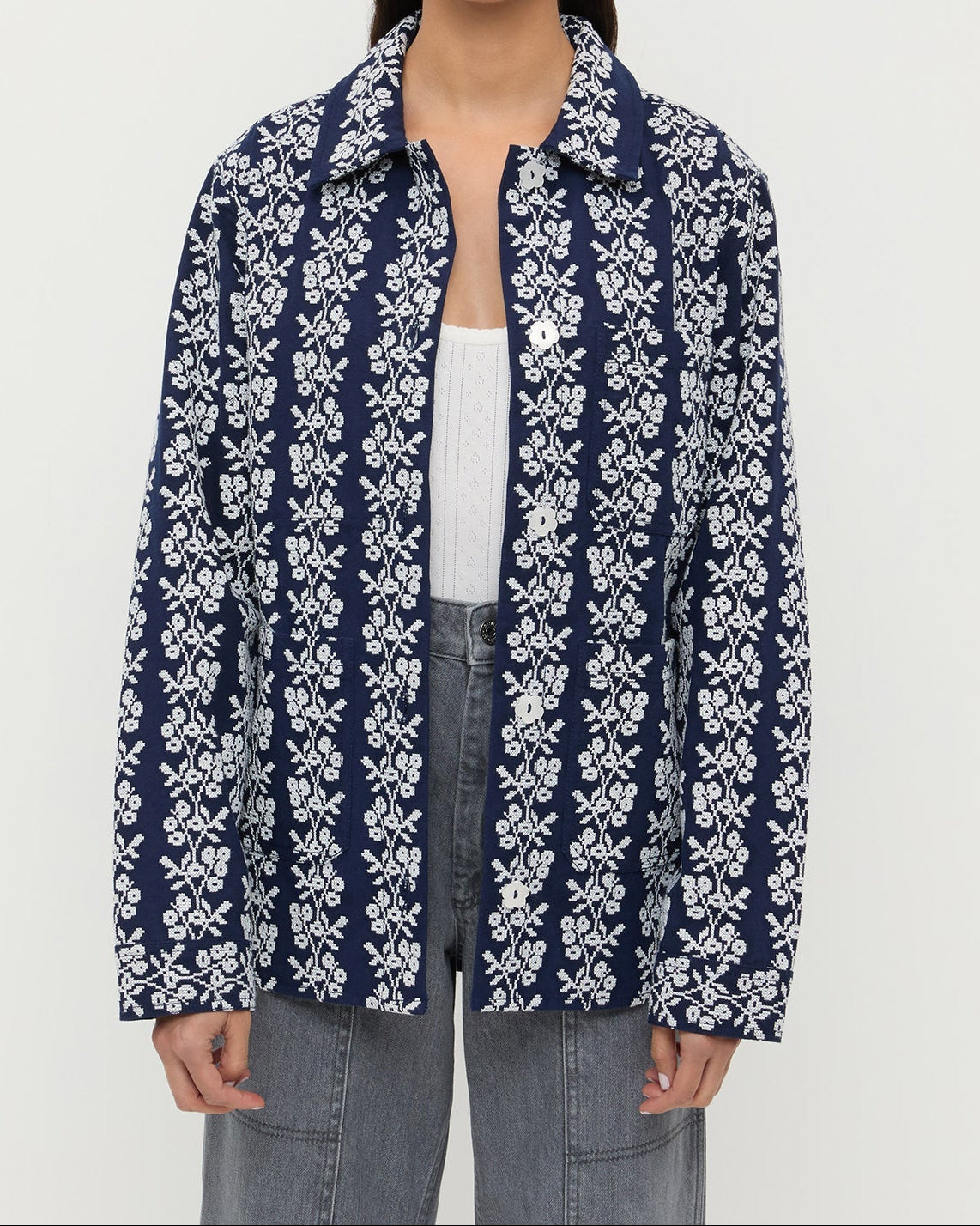 Color: Navy/Cream