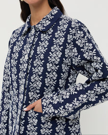 Color: Navy/Cream