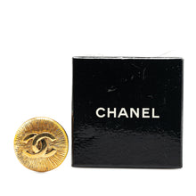 Chanel | Pre-Owned Gold Plated CC Brooch | Gold