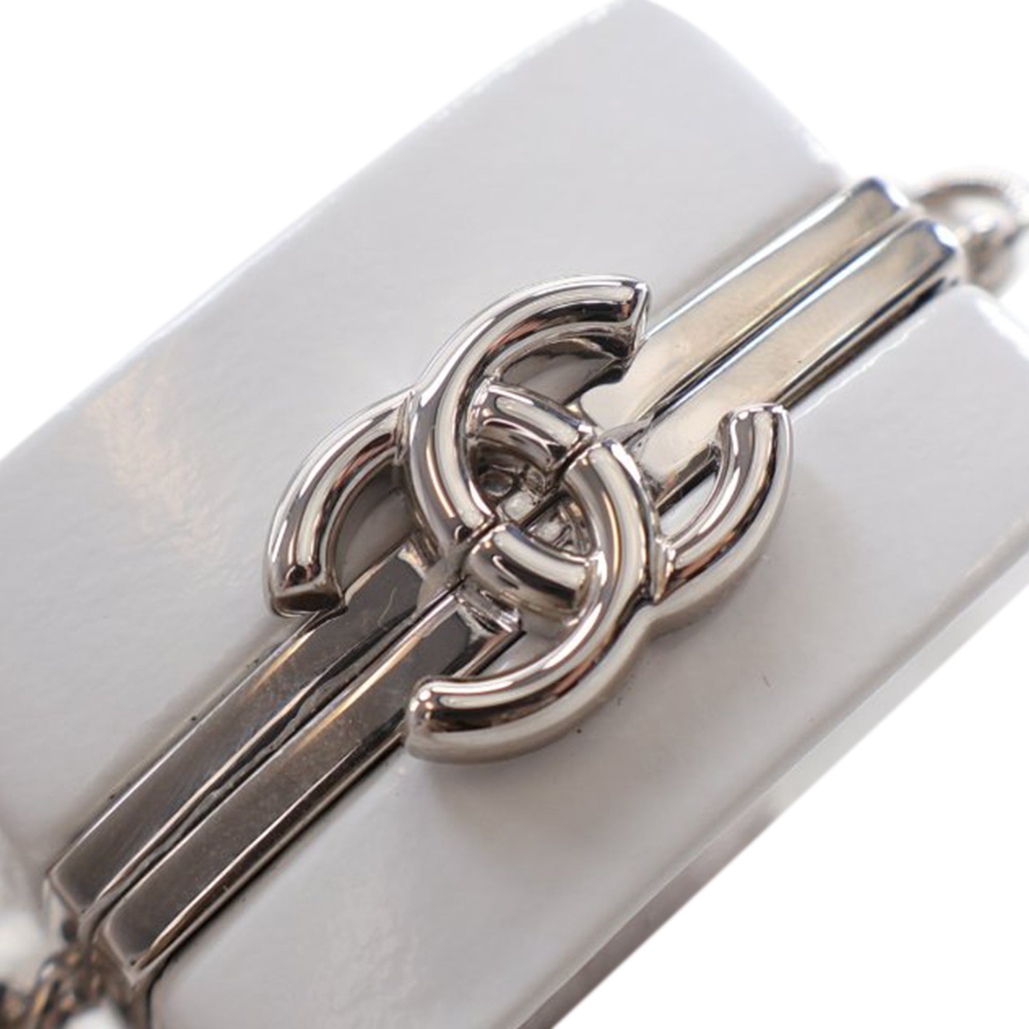 Chanel | Pre-Owned Patent Goatskin Make-Up Box Clutch With Chain | White