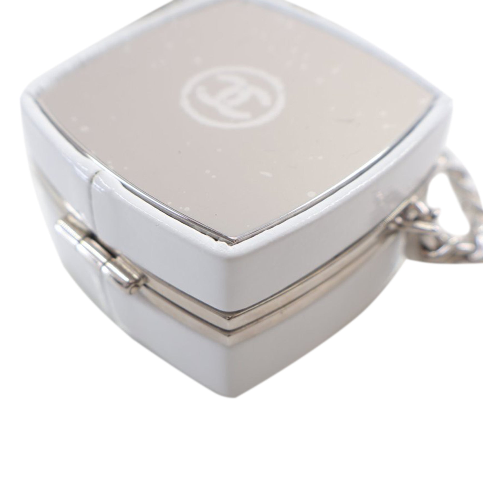 Chanel | Pre-Owned Patent Goatskin Make-Up Box Clutch With Chain | White