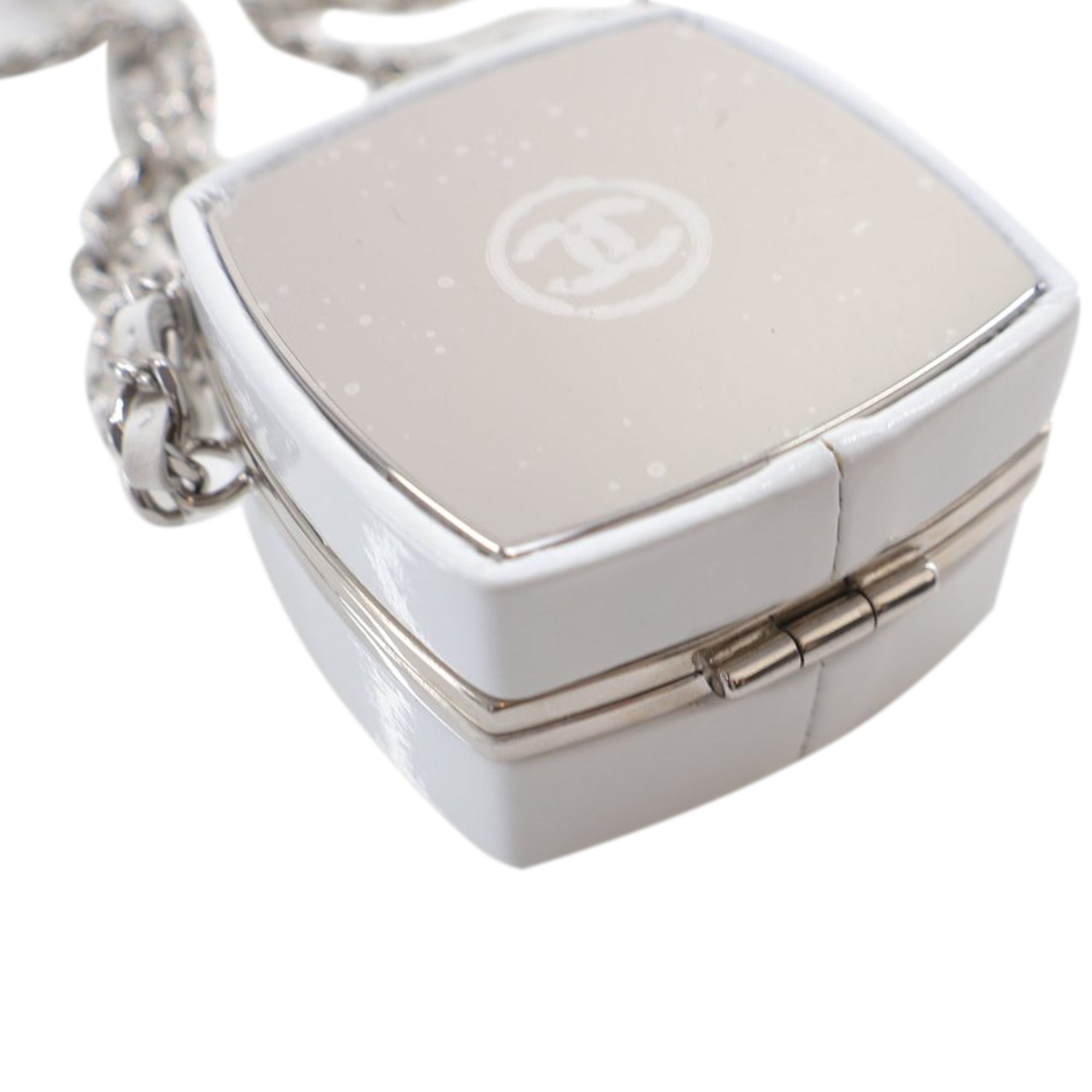 Chanel | Pre-Owned Patent Goatskin Make-Up Box Clutch With Chain | White