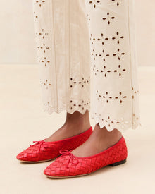 Color: Red