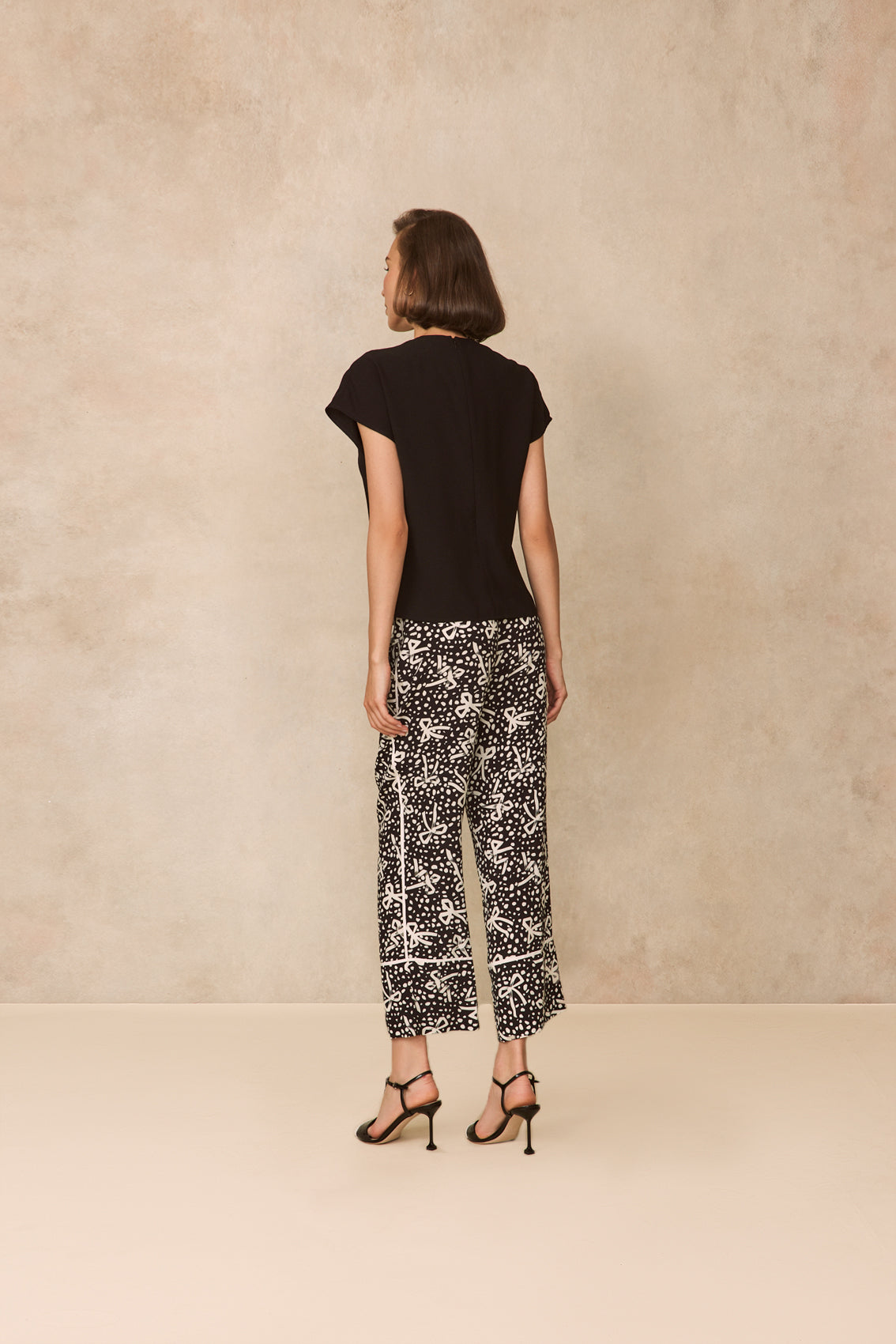 Fluid Crepe Shirred Detail Top | Black