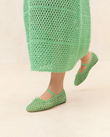 Color: Kelly Green