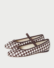 Color: Chocolate/Cream