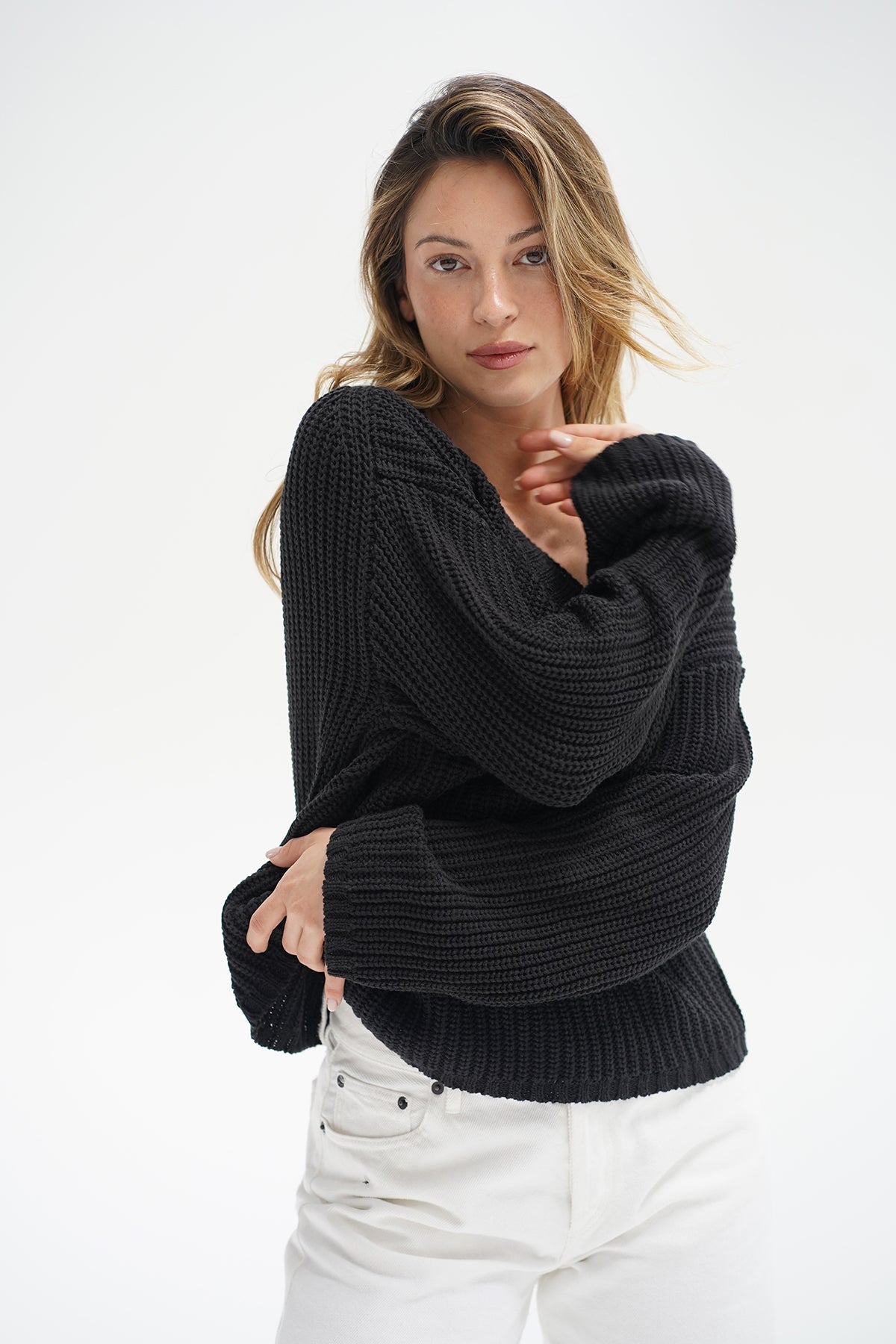 Women | Angle V Sweater | Black