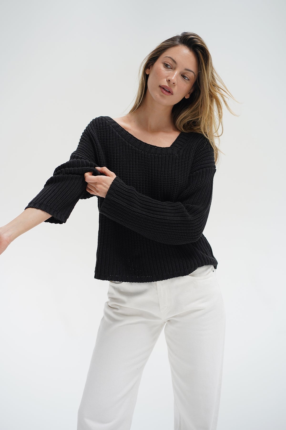 Women | Angle V Sweater | Black