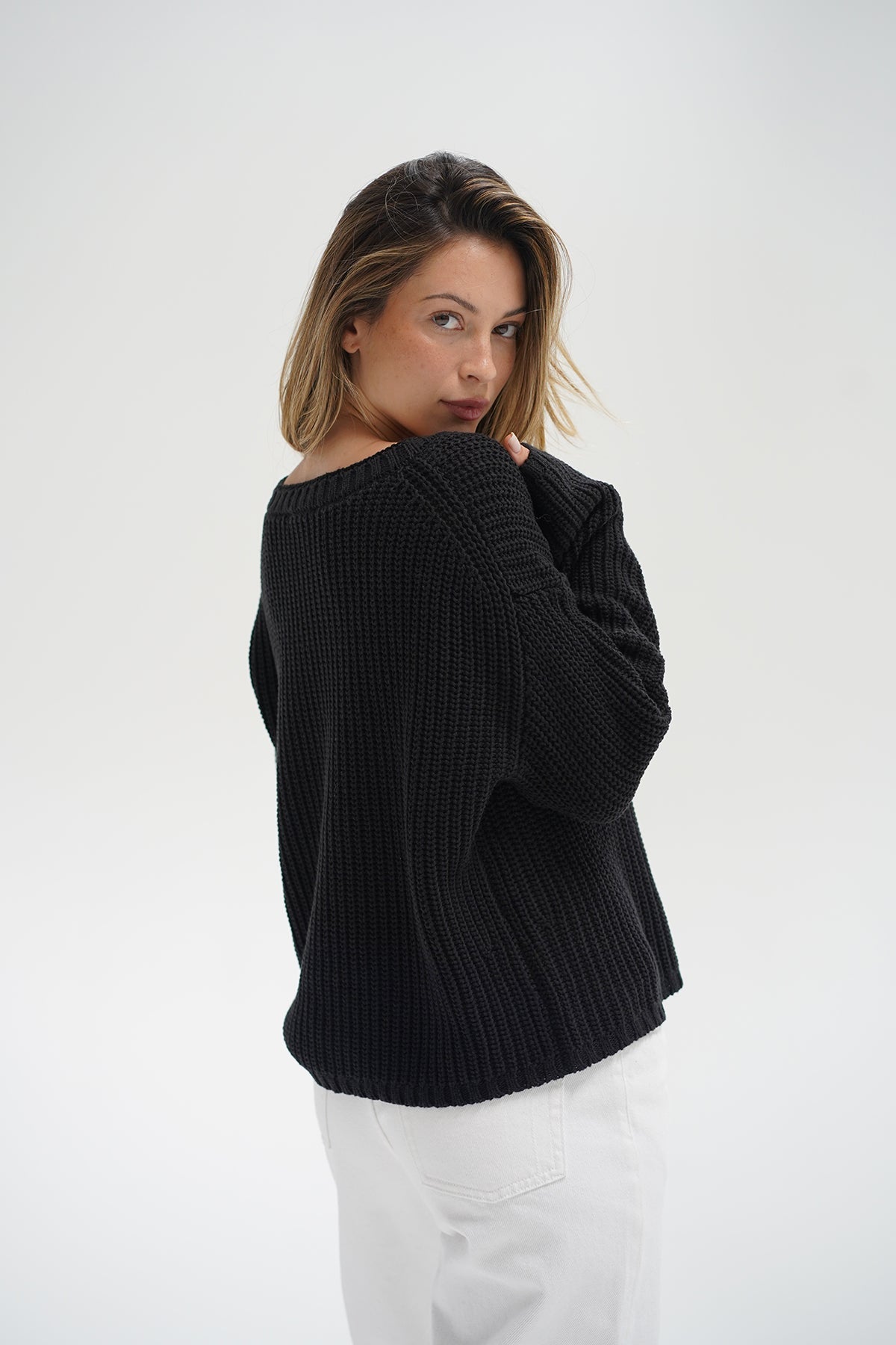 Women | Angle V Sweater | Black