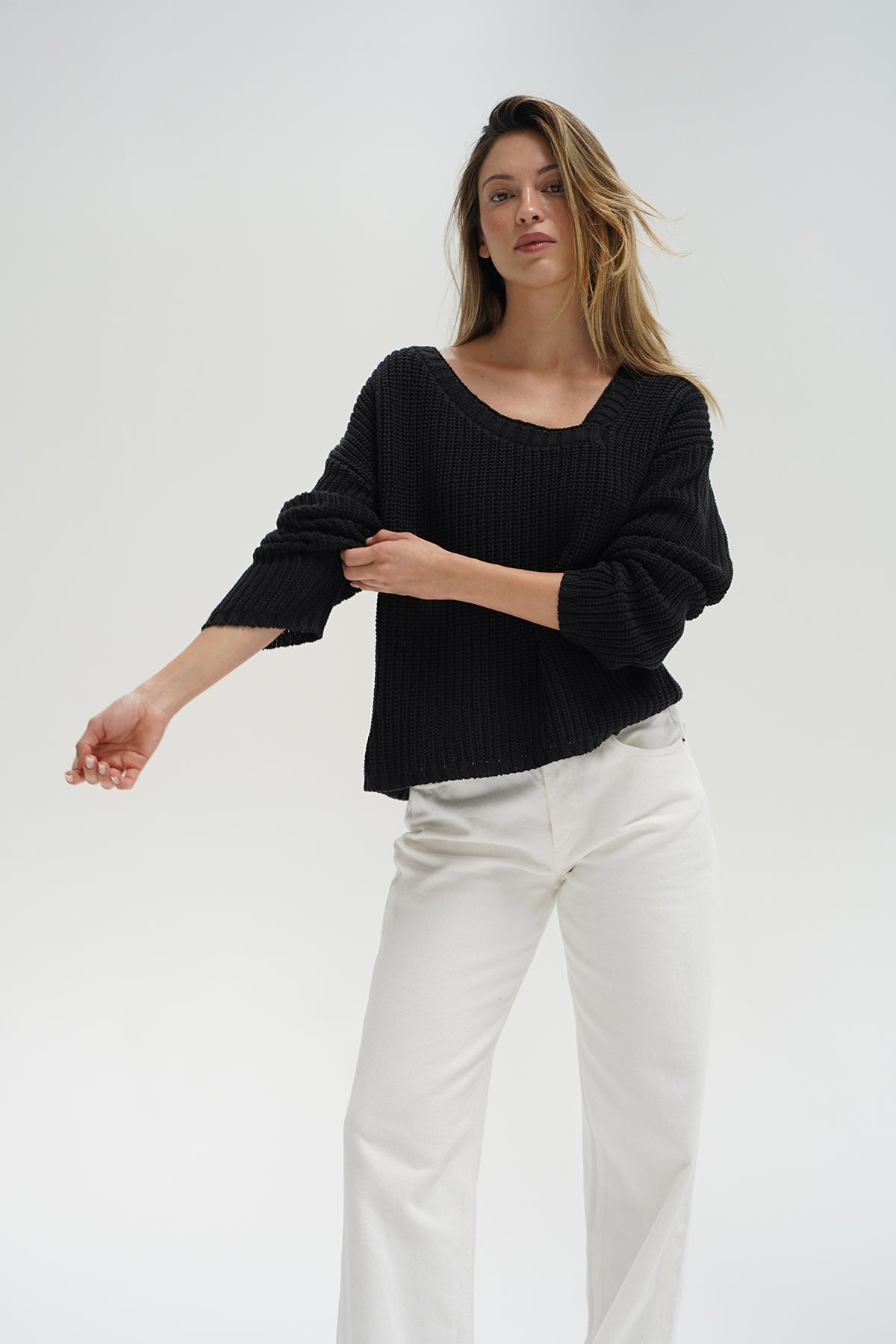 Women | Angle V Sweater | Black