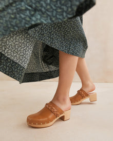 Color: Cognac