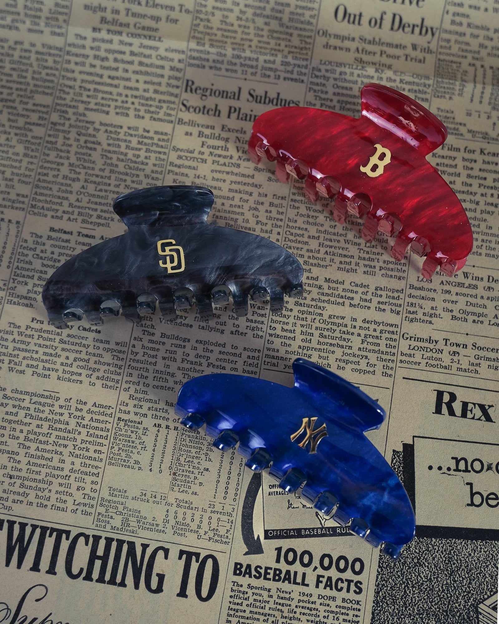 The MLB Pearl Logo Claw Clip | Boston Red Sox