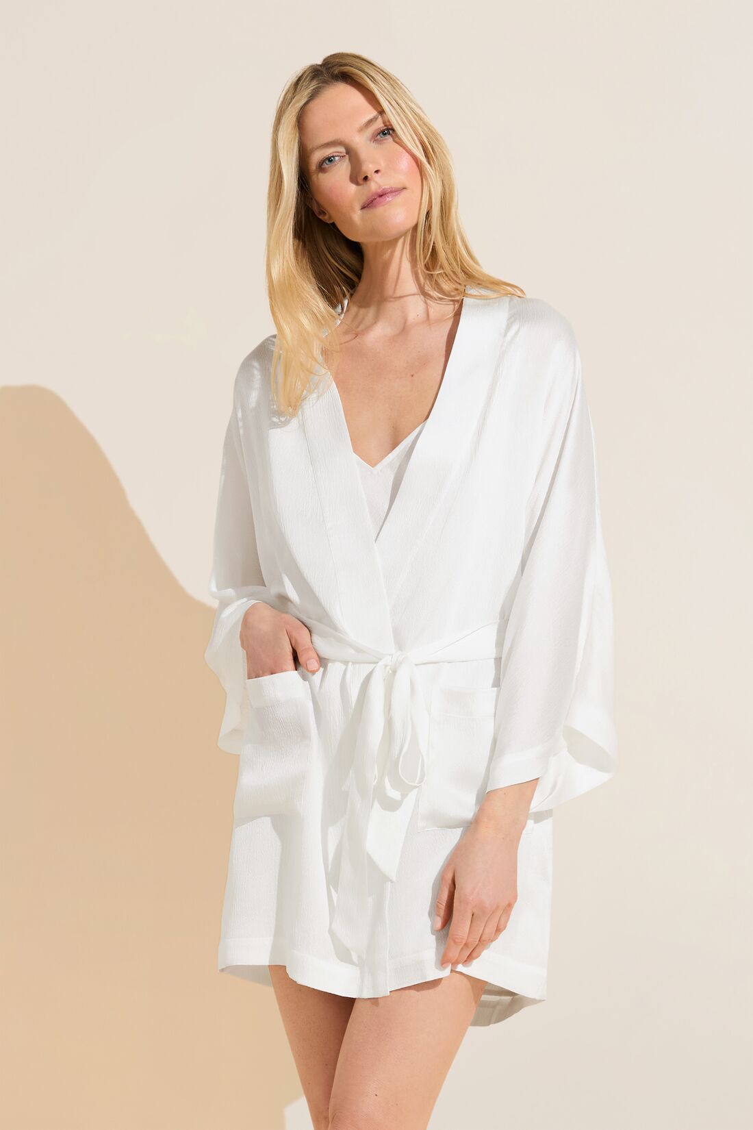 Women | Inez Textured Washable Silk Short Robe | Pearl