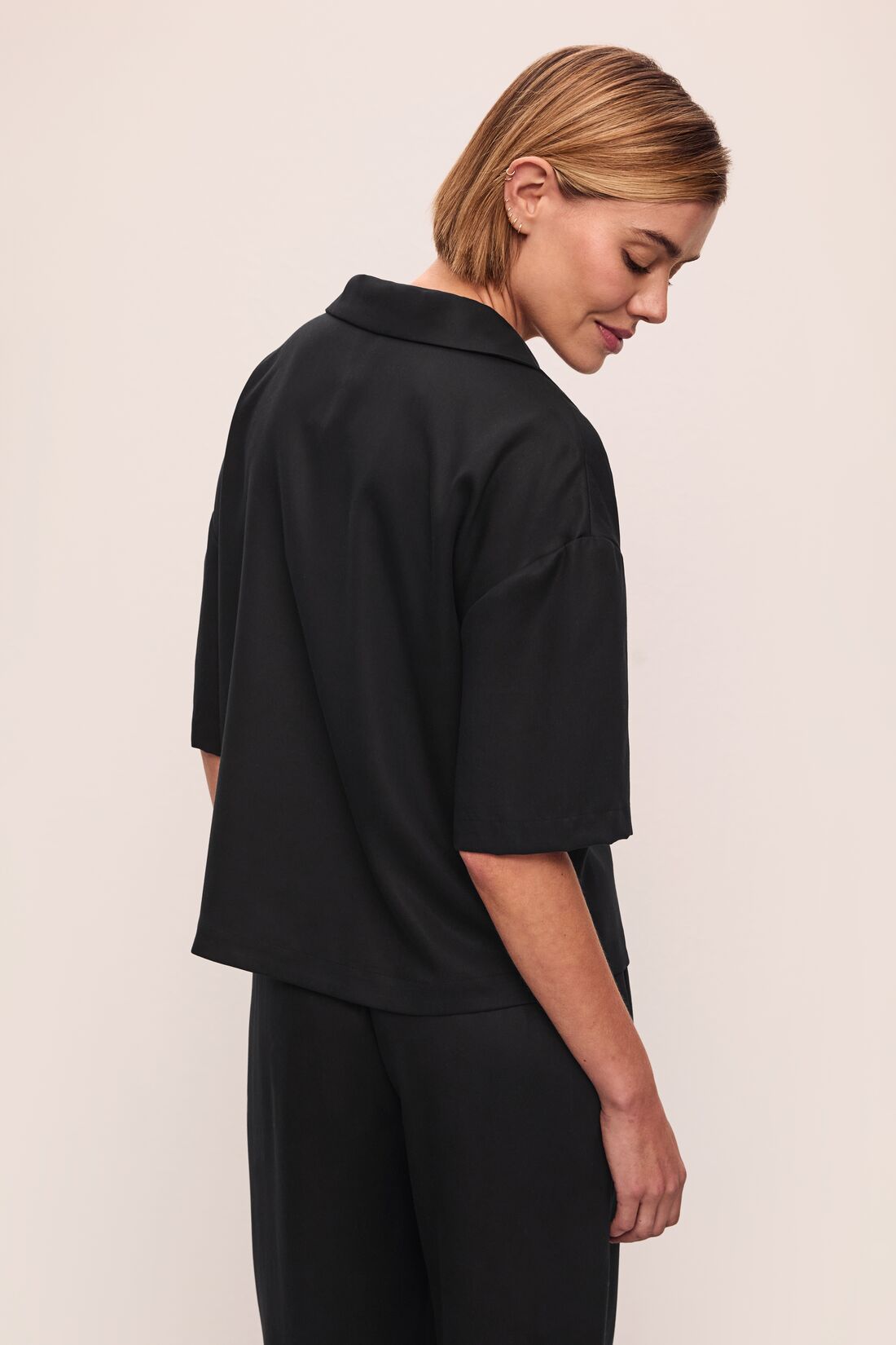 Tencel Woven Relaxed Button Front Top | Black