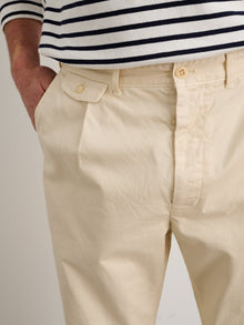 Men | Long Inseam Standard Pleated Pant | Chino Oatmilk