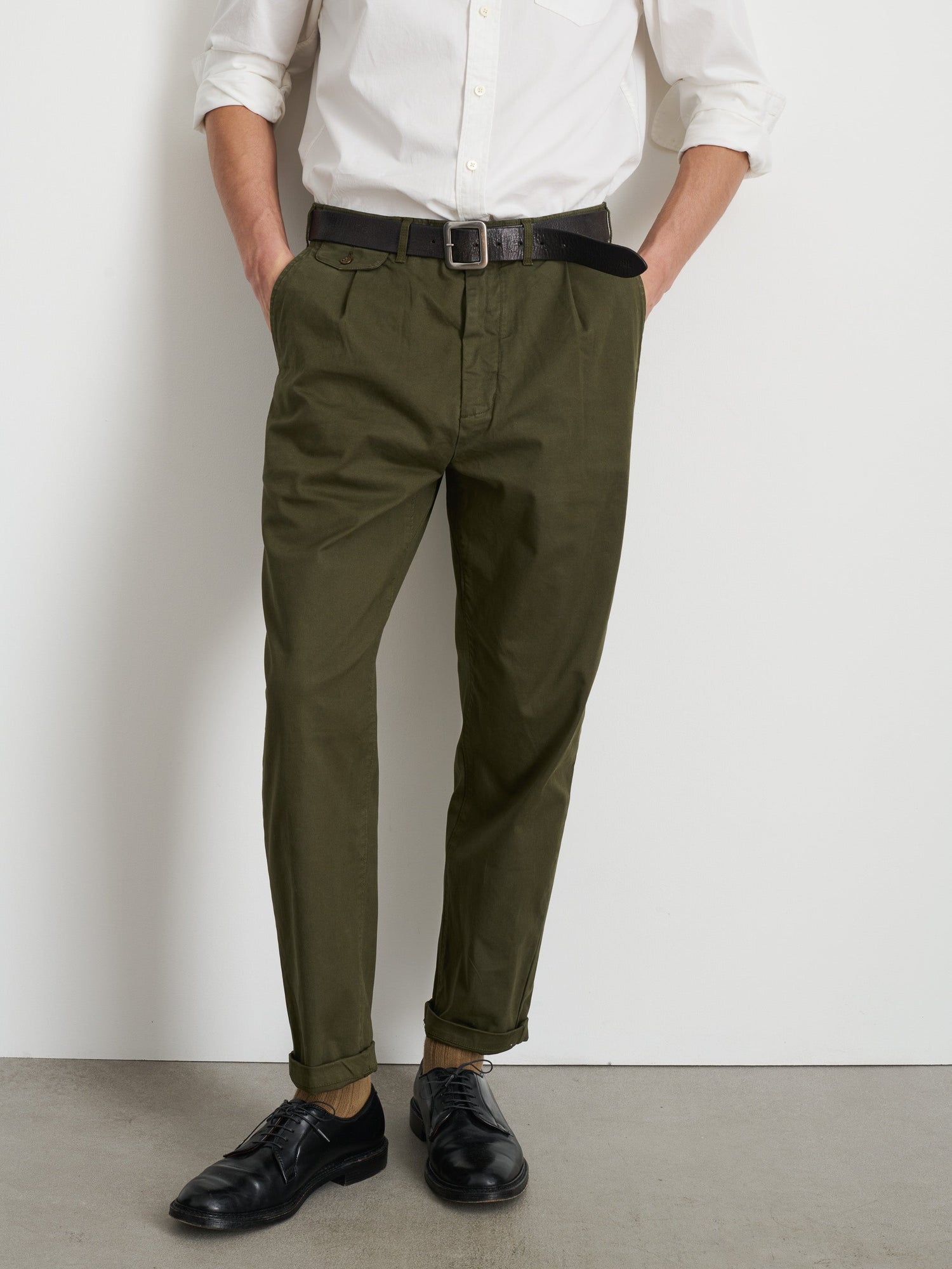 Men | Long Inseam Standard Pleated Pant | Chino Military Olive