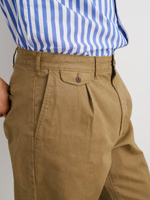 Men | Long Inseam Standard Pleated Pant | Chino Dark Khaki
