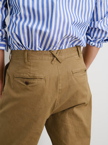 Men | Long Inseam Standard Pleated Pant | Chino Dark Khaki