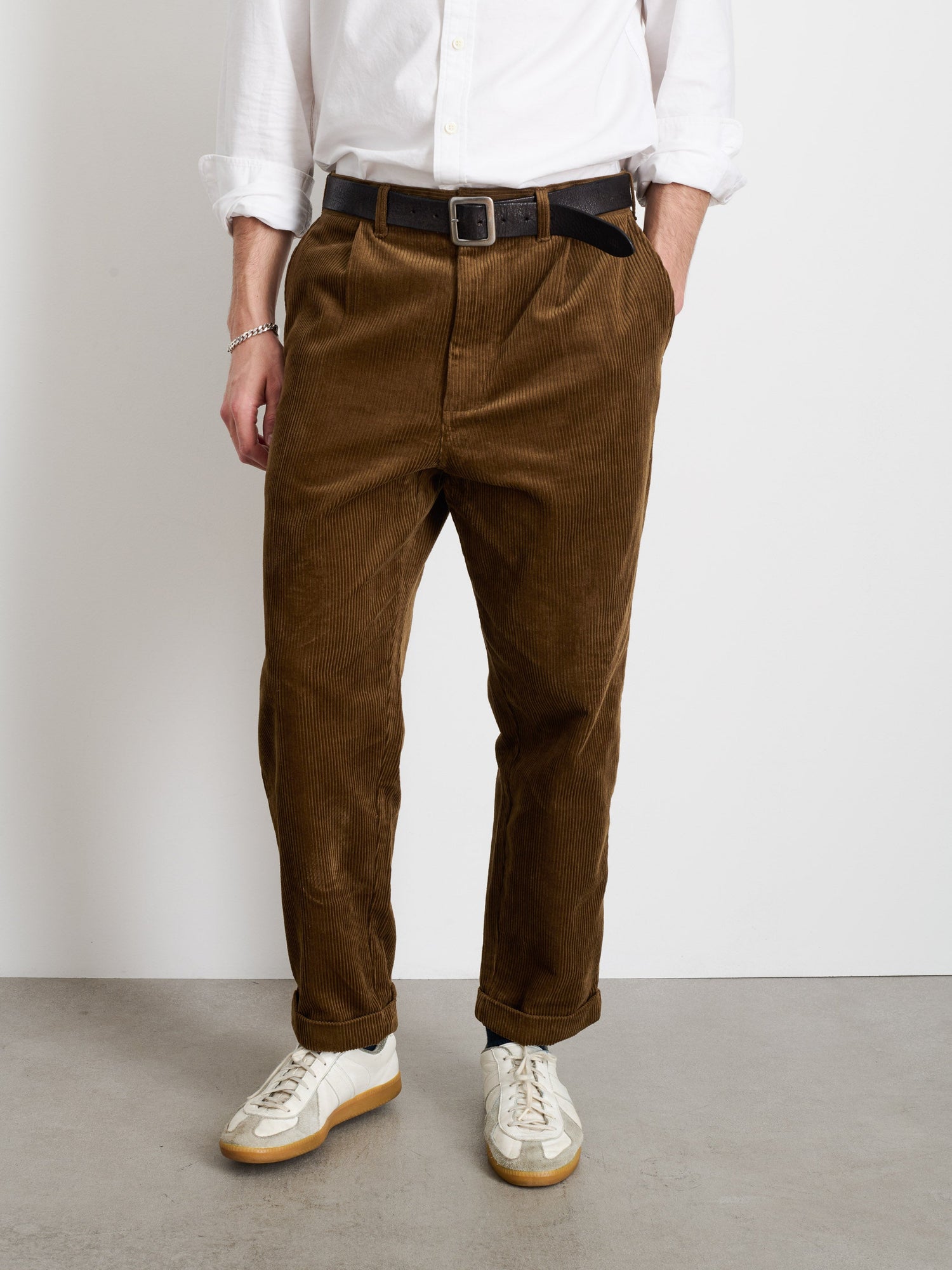 Men | Standard Pleated Pant | Corduroy Saddle