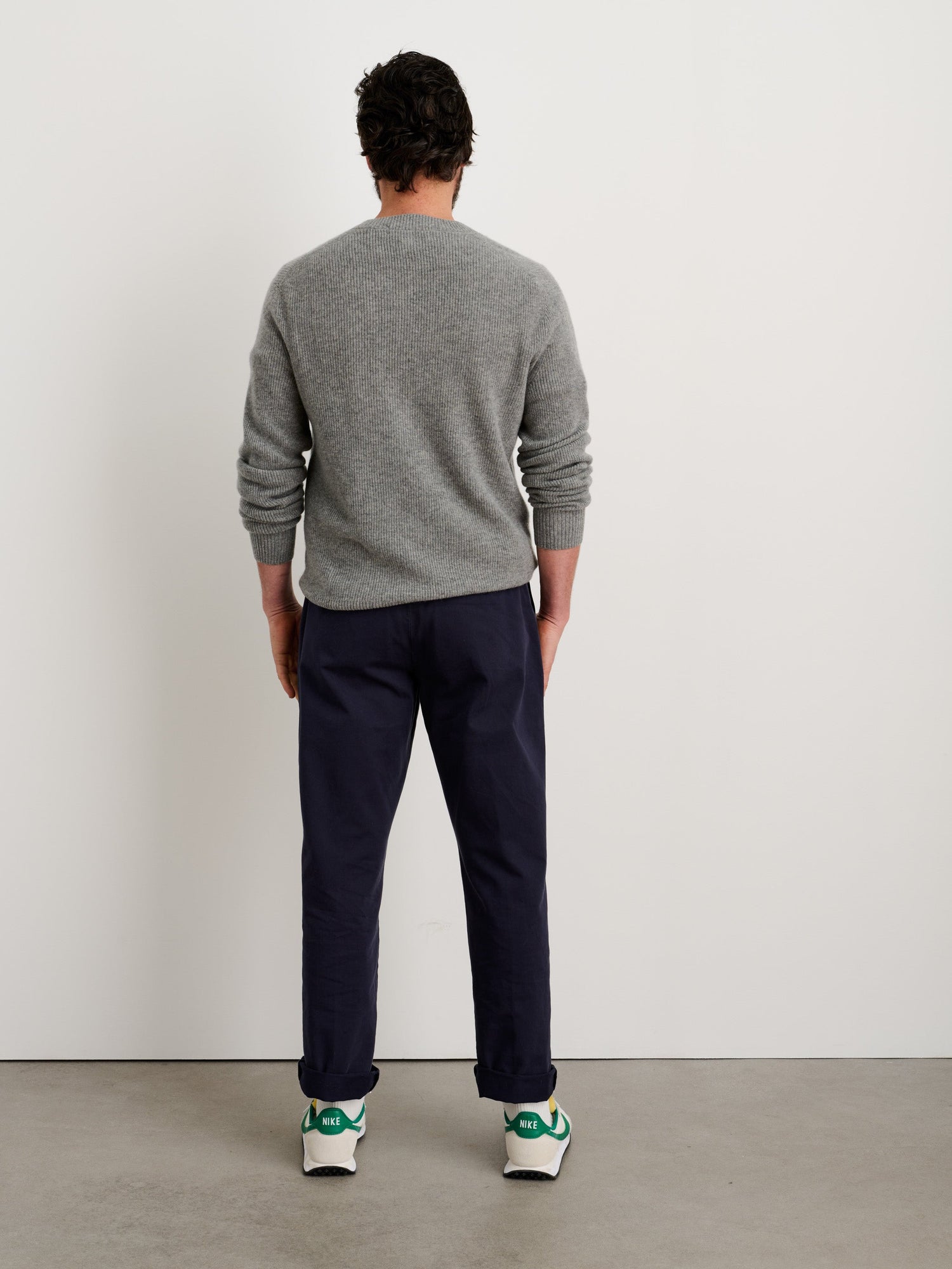 Men | V-Neck Sweater | Lightweight Cashmere Heather Grey