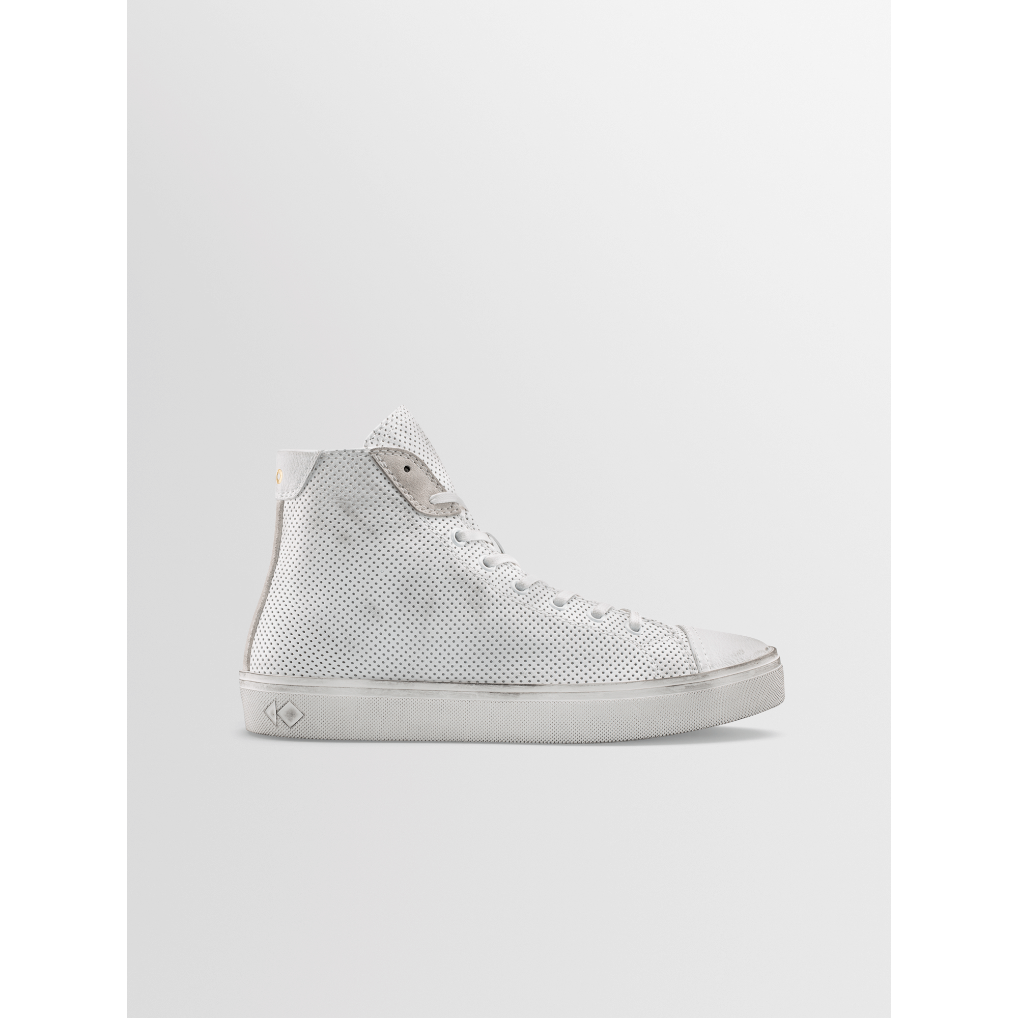 Men | Court in Chalk Perforated Distressed