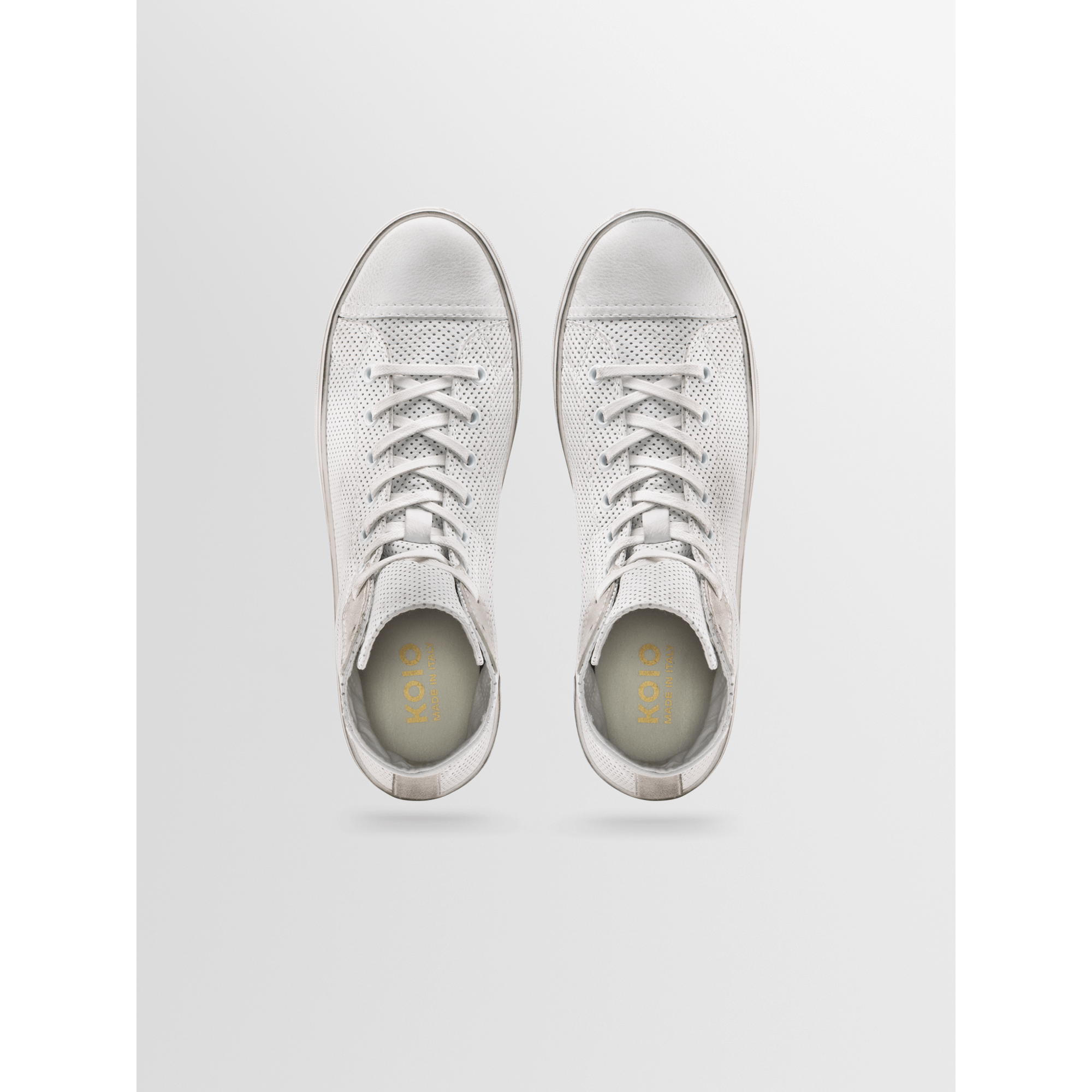 Men | Court in Chalk Perforated Distressed