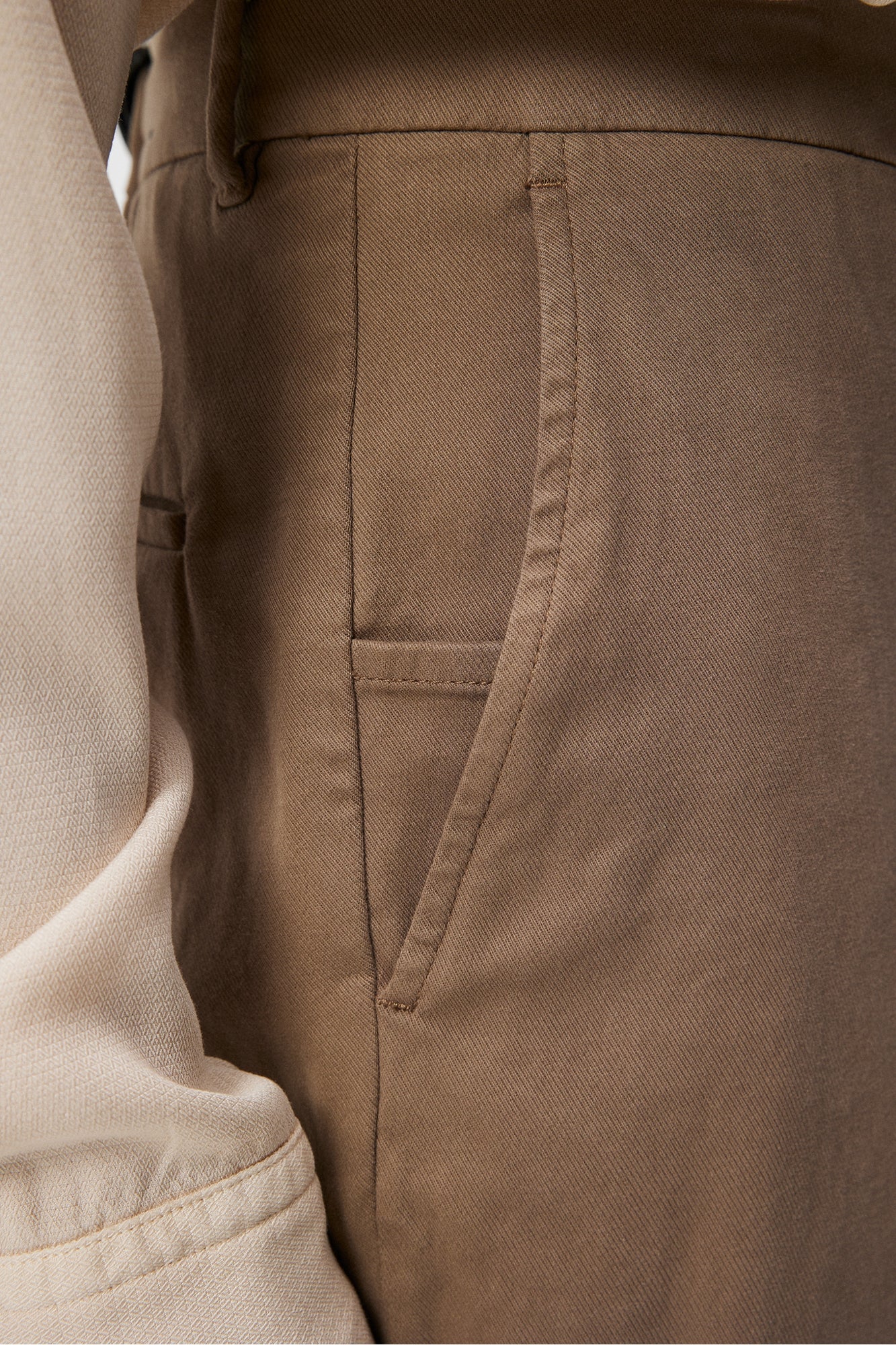 Men | Lois Twill Flex Pants | Walnut