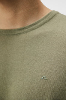 Men | Lyle Light Merino Sweater | Oil Green