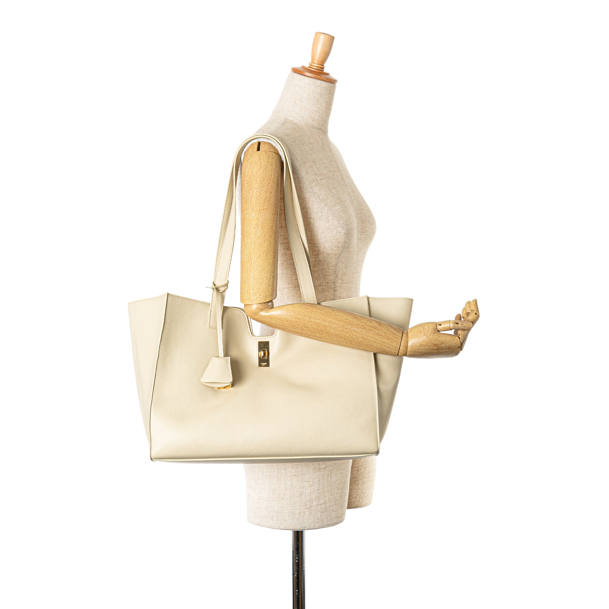 Celine | Pre-Owned Smooth Calfskin Soft 16 Cabas | White/Ivory