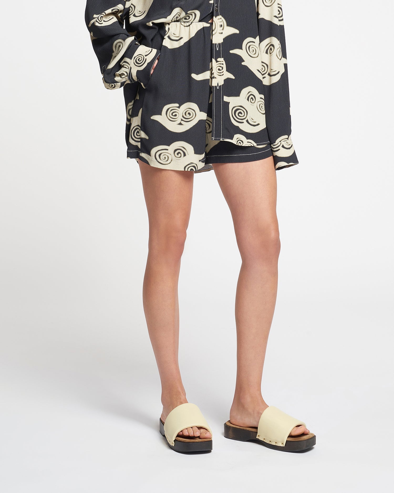 Masami Printed Crepe Shorts | Cloud Black/Creme