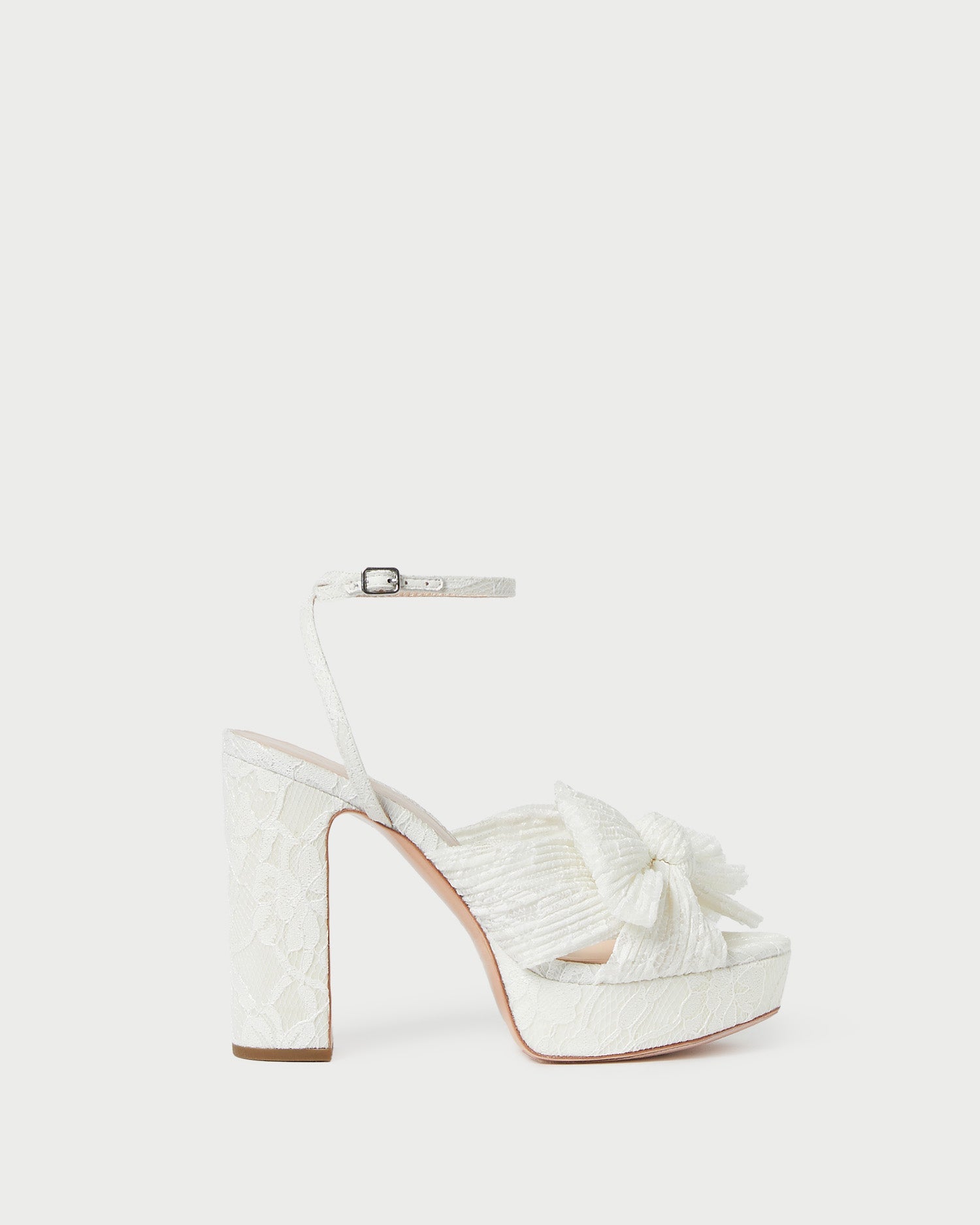 Color: White/Cream