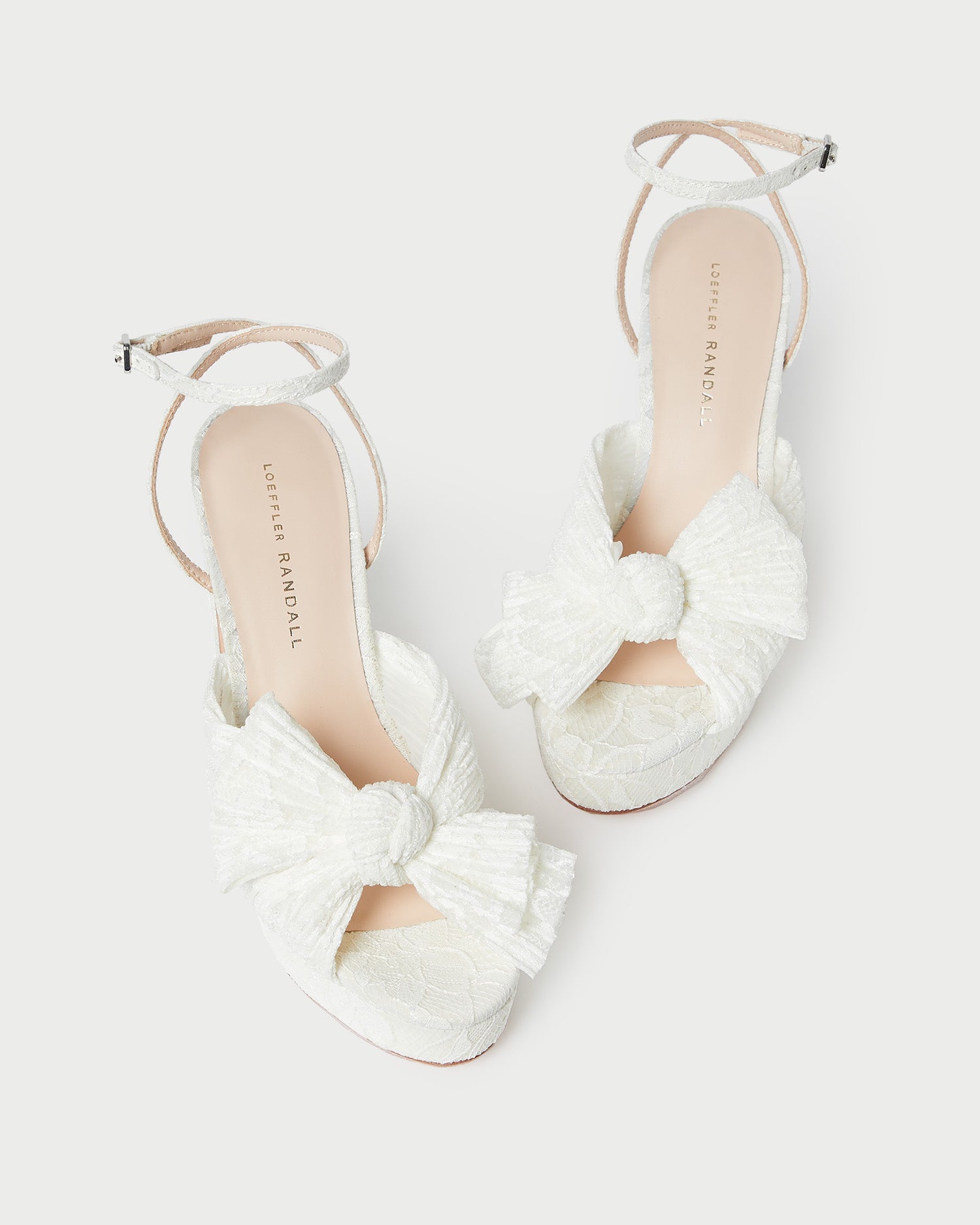 Color: White/Cream