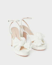Color: White/Cream