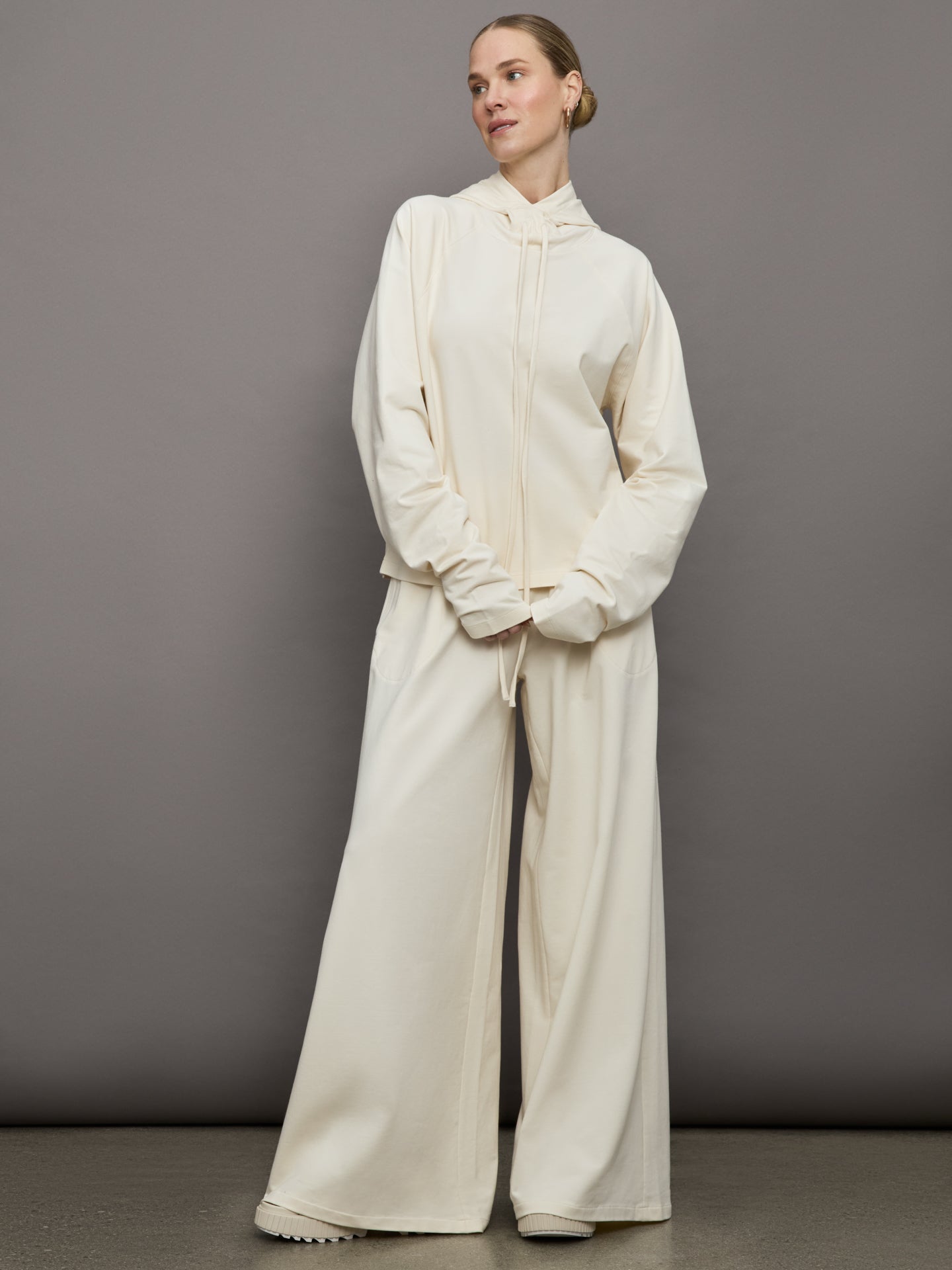 Norma Kamali | Oversized Raglan Sleeve Hooded Top | Cream