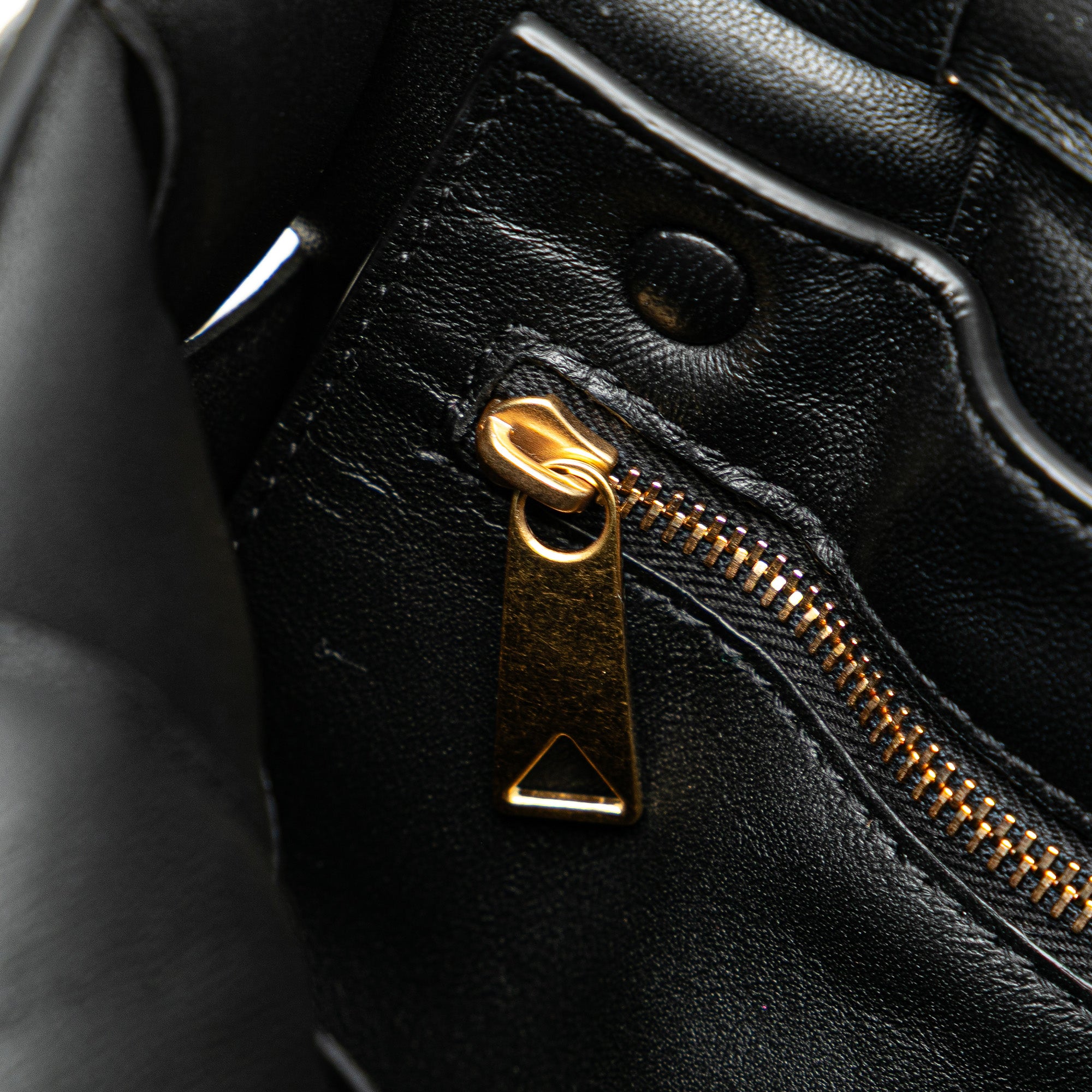 Bottega Veneta | Pre-Owned Nappa Intrecciato Padded Chain Cassette Satchel | Black