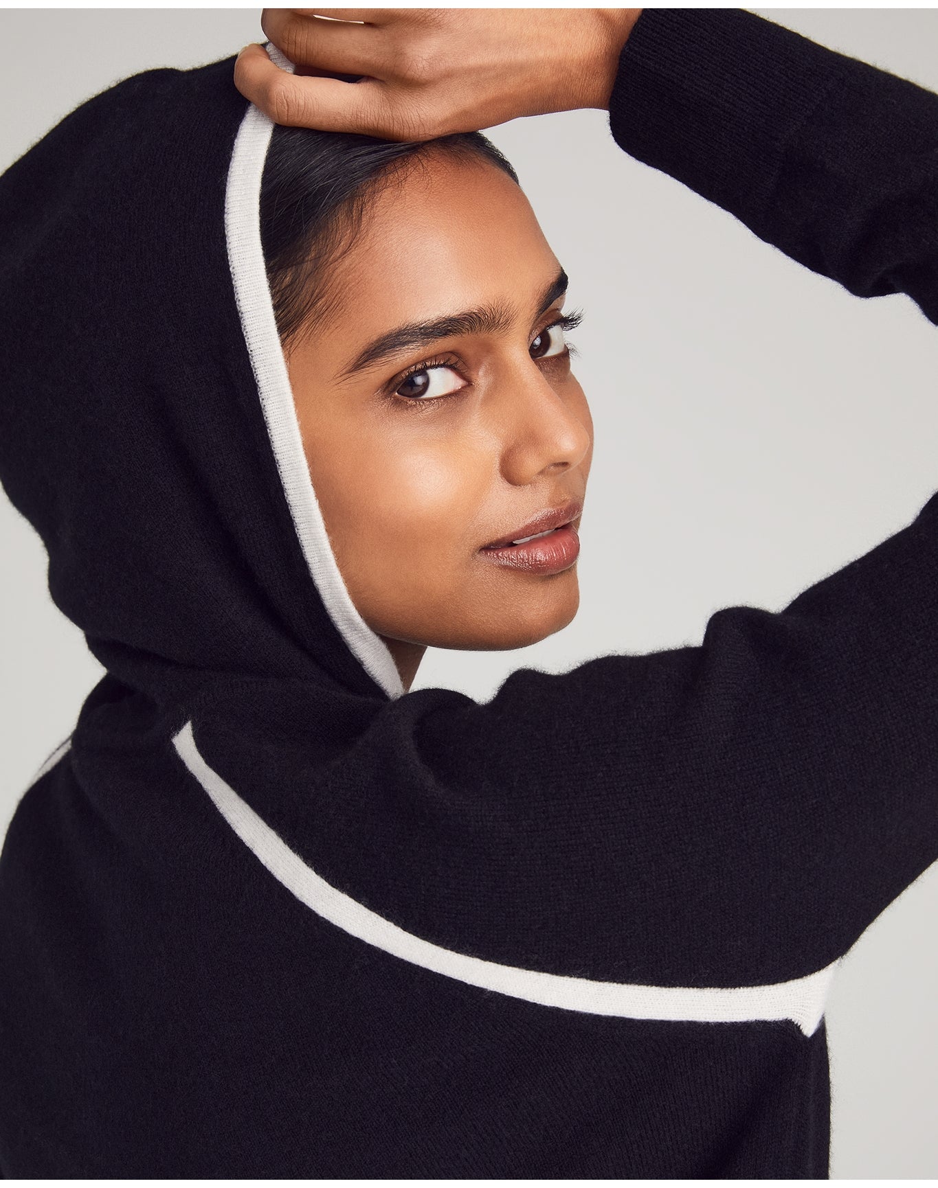 Nomad1942 | Women | Tribeca Cashmere Hoodie | Black