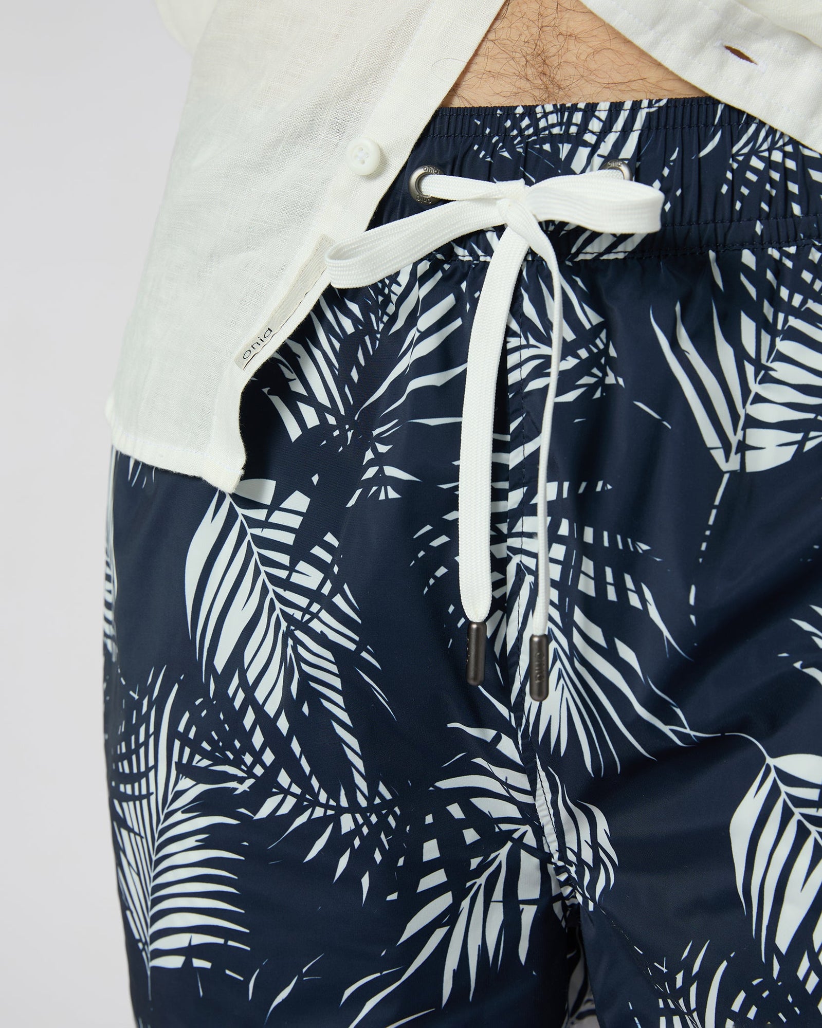 Mens | Charles 7" Swim Trunk | Deep Navy/White