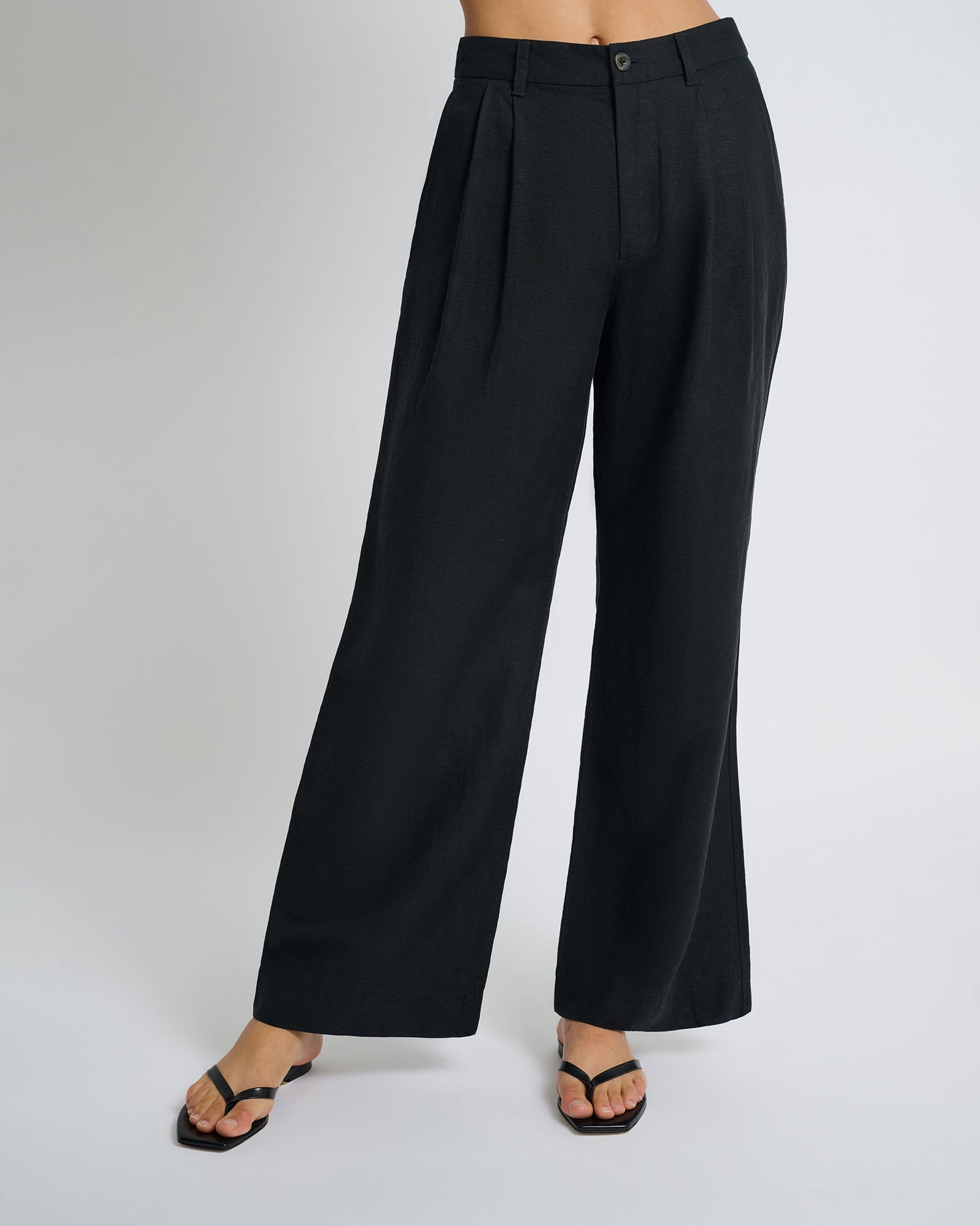Womens | Air Linen Pleated Trousers | Black