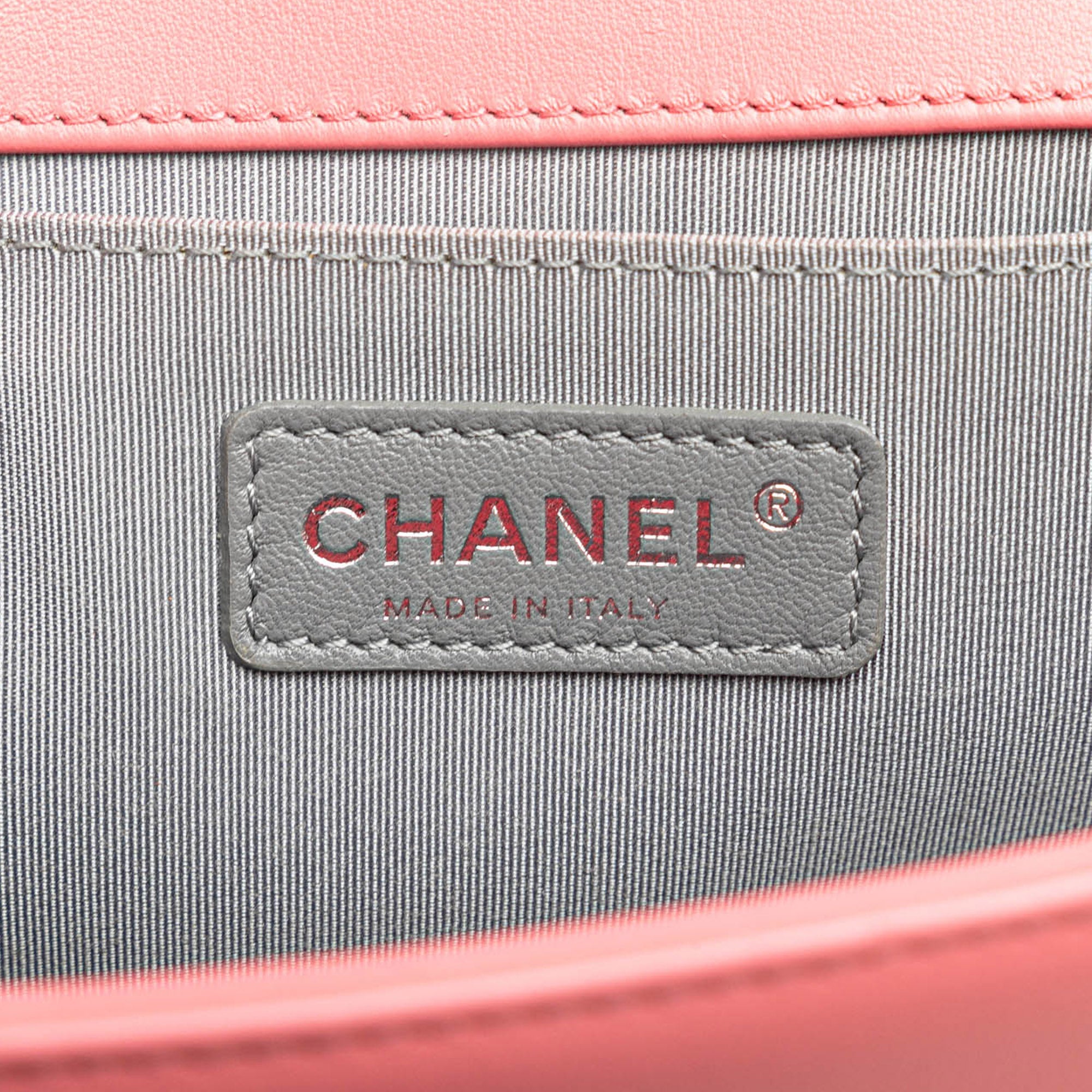 Chanel | Pre-Owned Old Medium Chevron Lambskin Boy Flap | Pink